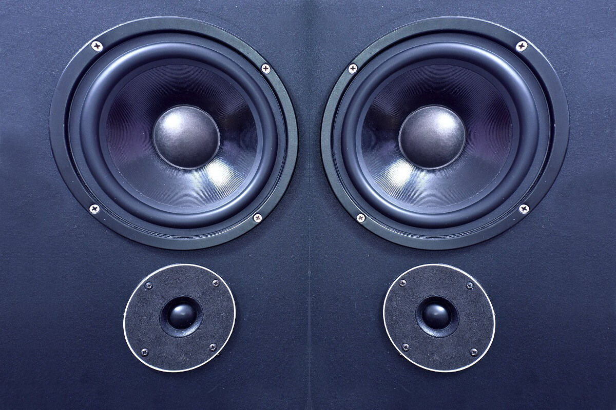 Posizionare le casse acustiche correttamente è essenziale per un ascolto di qualità